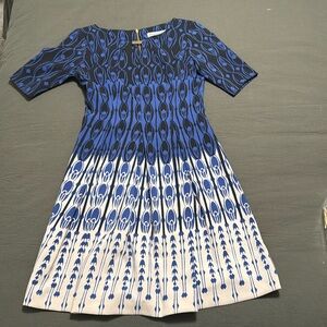 Danny and Nicole pattern dress size 2 Petite 97% polyester. Worn twice